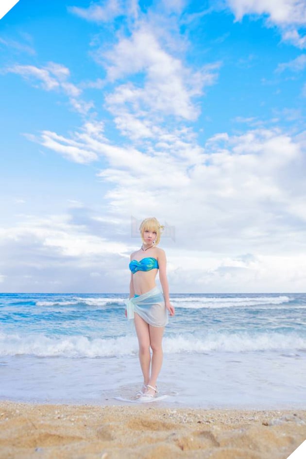 Tiếp tục ngất ngây với cosplay nàng Saber trong trang phục áo tắm