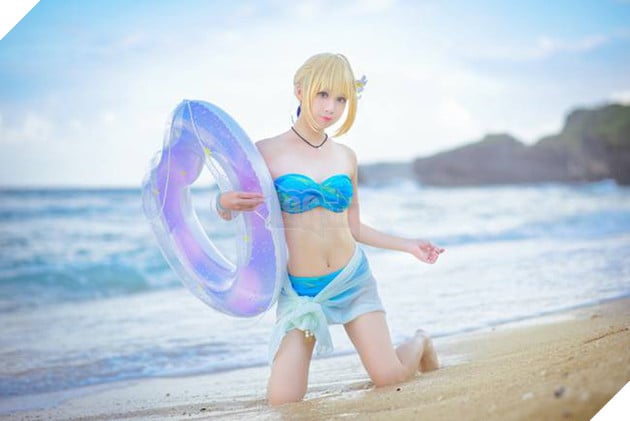 Tiếp tục ngất ngây với cosplay nàng Saber trong trang phục áo tắm