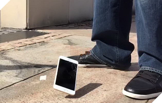 Fan Apple méo mặt khi tiền sửa mặt lưng iPhone 8 đắt gấp đôi tiền thay màn hình 2