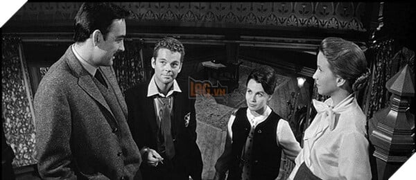 phim kinh dị Top 10 phim kinh dị về 'ngôi nhà ma ám' ấn tượng nhất của Nhật Bản và Mỹ MV5BMjM2YTAwY2UtMDM0NS00Yjc3LWI2M2MtMzhkM2IwZGM2NGUzXkEyXkFqcGdeQXVyMzI4Nzk0NjY