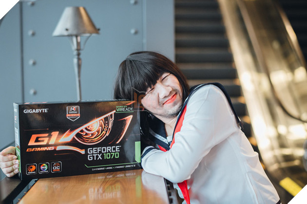 Phỏng vấn Toffie, chàng béo lông rậm cosplay nữ sinh Nhật: "Việt Nam thích lắm, không khí trong lành và con người thì tốt bụng"