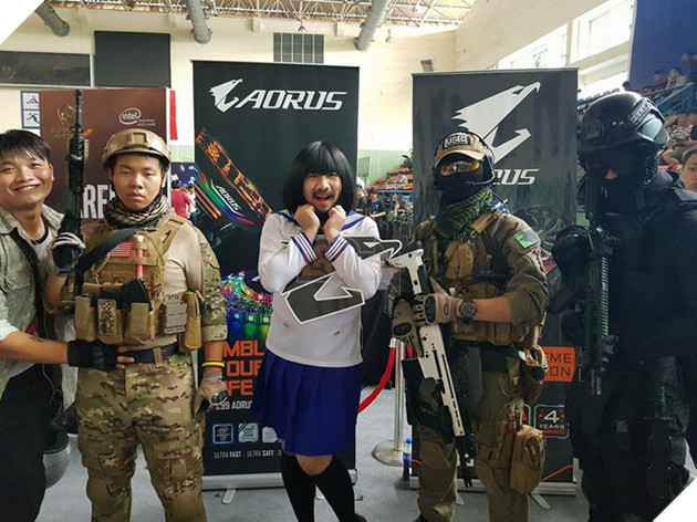 Phỏng vấn Toffie, chàng béo lông rậm cosplay nữ sinh Nhật: "Việt Nam thích lắm, không khí trong lành và con người thì tốt bụng"