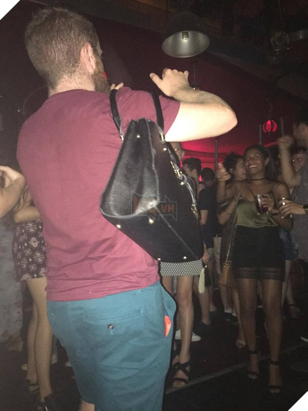 Phía sau 22 bức ảnh phụ nữ chân dài là công sức của những người đàn ông miệt mài - Ảnh 9.