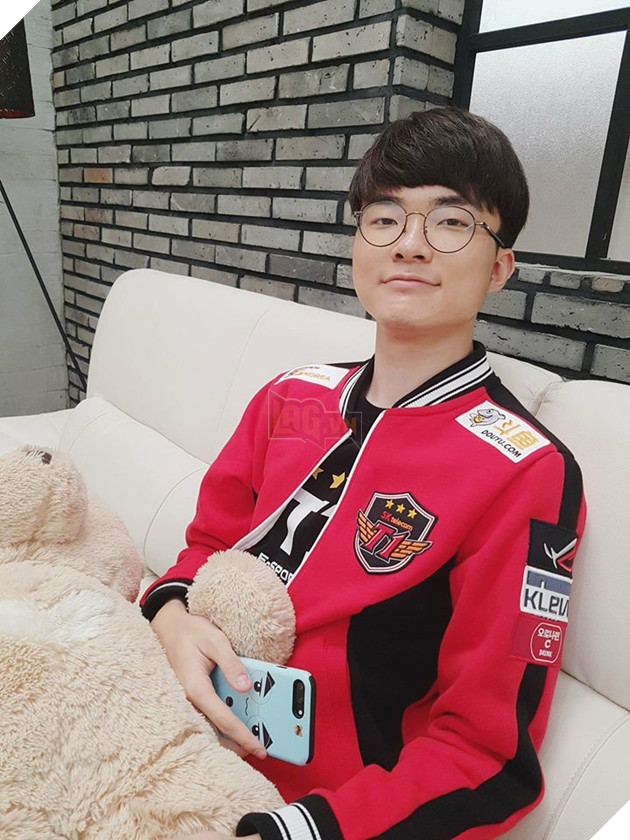 Lộ diện trang phục Faker và đồng đội SKT T1 mặc đi dự CKTG LMHT mùa 7