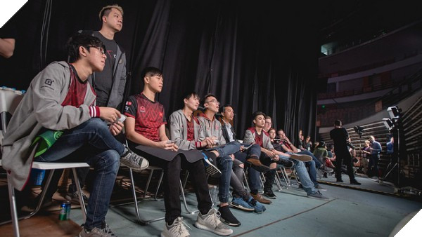 Trước thềm đại chiến YG vs WE: “Mùa giải thần kỳ” của Young Generation 5