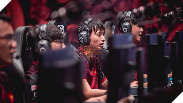 Trước thềm đại chiến YG vs WE: “Mùa giải thần kỳ” của Young Generation 6