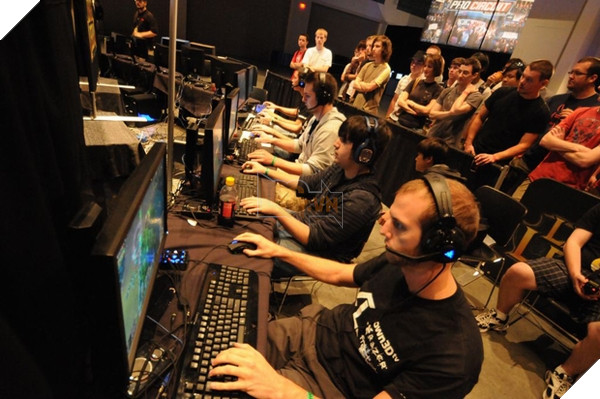 Hỗ trợ chơi chéo liệu có thể mang đến môi trường thi đấu công bằng giữa các hệ máy giả lập?