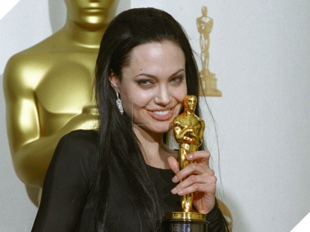 Angelina Jolie - Một cuộc đời đáng sống 2