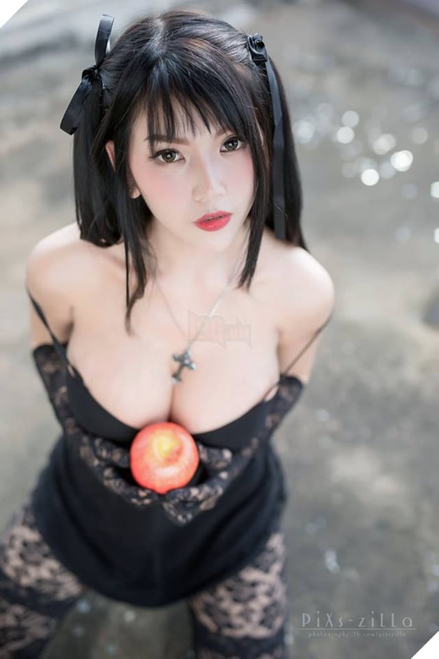 Chảy máu mũi với cosplay Misa Amane "ngực đầy" trong Death Note