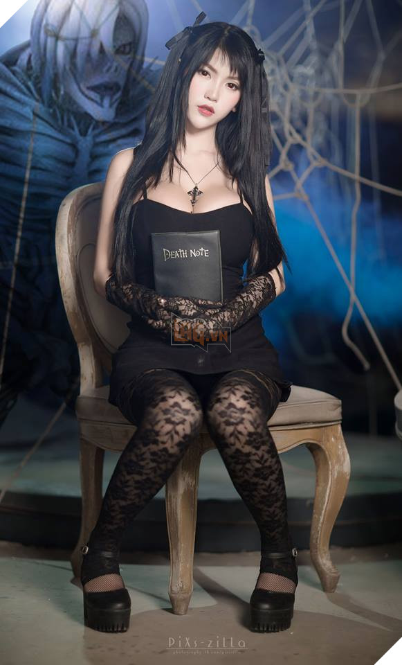 Chảy máu mũi với cosplay Misa Amane "ngực đầy" trong Death Note