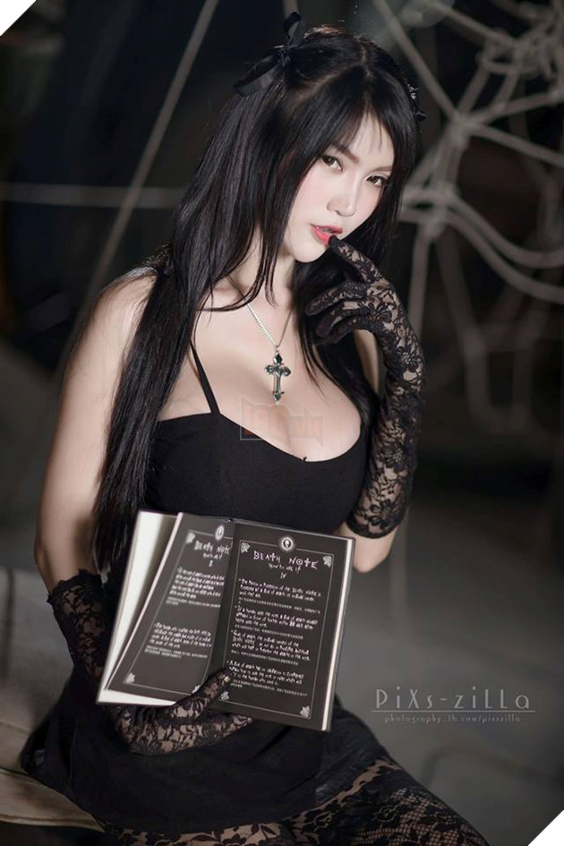 Chảy máu mũi với cosplay Misa Amane "ngực đầy" trong Death Note