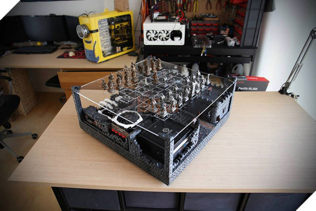 Bộ máy tính bàn cờ ma thuật chất đến từng mili-mét, không thể nào rời mắt nổi!