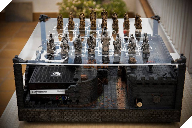 Bộ máy tính bàn cờ ma thuật chất đến từng mili-mét, không thể nào rời mắt nổi!