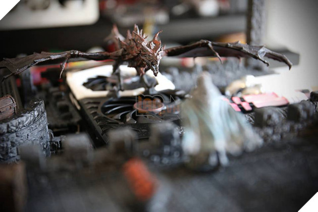 Bộ máy tính bàn cờ ma thuật chất đến từng mili-mét, không thể nào rời mắt nổi!