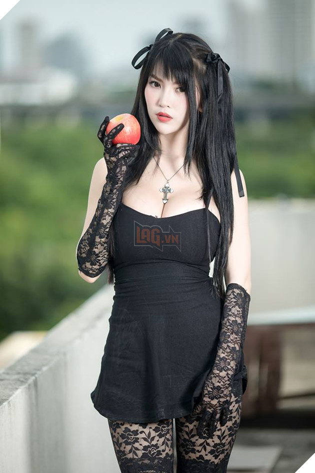 Chảy máu mũi với cosplay Misa Amane "ngực đầy" trong Death Note