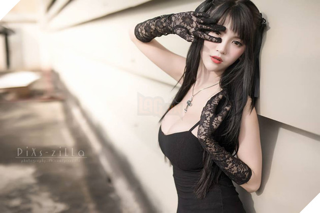 Chảy máu mũi với cosplay Misa Amane "ngực đầy" trong Death Note