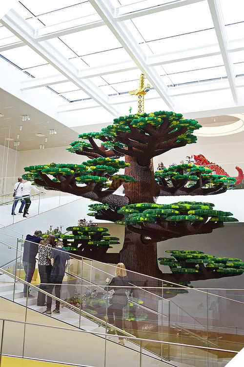 Ghé thăm căn nhà đồ chơi LEGO chóe lọe ngoài đời thực - Ảnh 7.