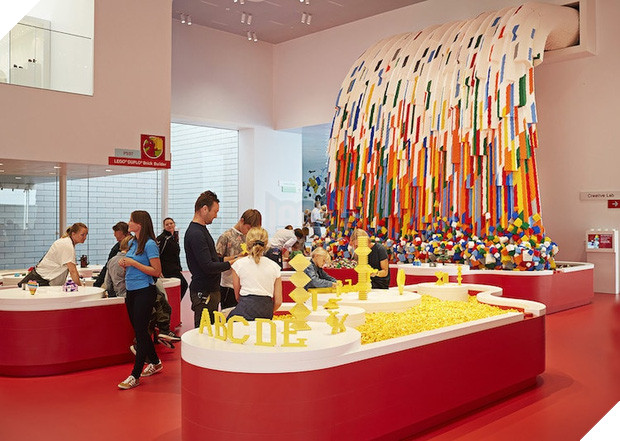 Ghé thăm căn nhà đồ chơi LEGO chóe lọe ngoài đời thực - Ảnh 11.