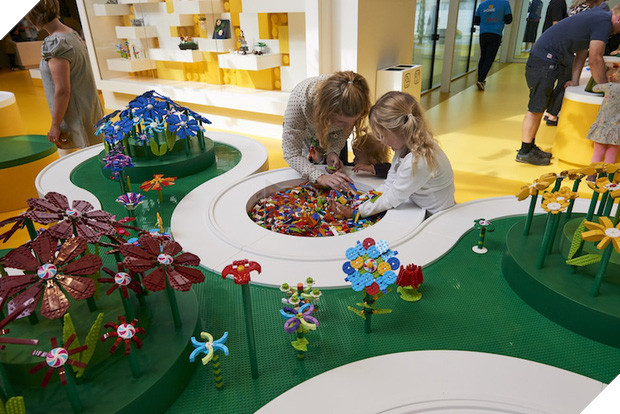 Ghé thăm căn nhà đồ chơi LEGO chóe lọe ngoài đời thực - Ảnh 17.