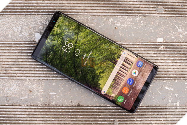 Thiếu hụt màn hình không viền sẽ đẩy chi phí sản xuất smartphone lên cao trong năm 2018