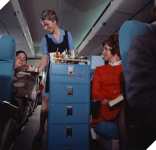 13 bức ảnh cho thấy bữa ăn trên máy bay cách đây 60 năm sang chảnh gấp chục lần ngày nay - Ảnh 14.