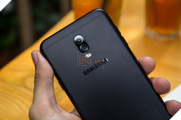 Dòng smartphone tầm trung đã có thêm một đại diện ưu tú - Samsung Galaxy J7+ 9