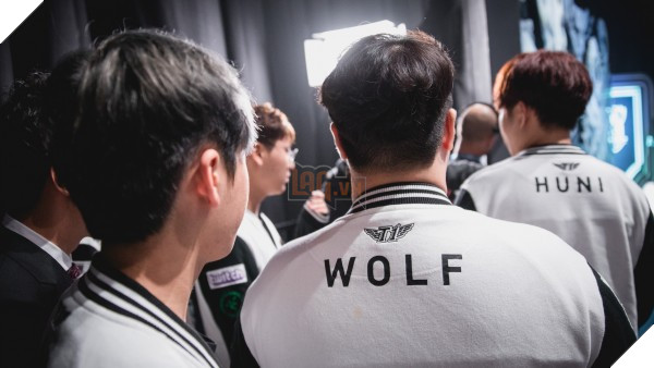  CKTG 2017 Faker: “Lúc đó Wolf bảo là cậu ấy sẽ mở giao tranh, sau đó cậu ấy làm thật và chúng tôi chỉ việc xông lên theo thôi” 2