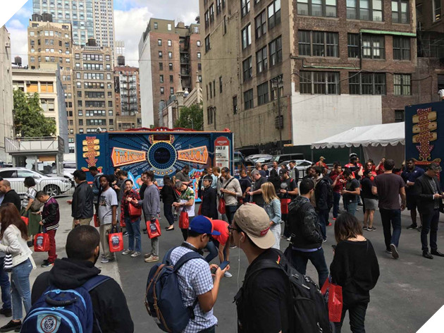 Dòng người xếp hàng khá đông