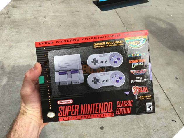 Không tin nổi 2017 rồi vẫn còn hàng trăm người xếp hàng mua máy SNES "cổ lỗ" như thế này đây