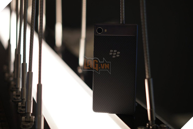 Ảnh thực tế BlackBerry Motion: chiếc smartphone thuần cảm ứng tiếp theo của BlackBerry 6