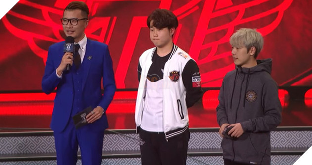 Huni bất ngờ vì khán giả Vũ Hán cổ vũ quá nhiệt tình mặc dù mới chỉ vòng bảng