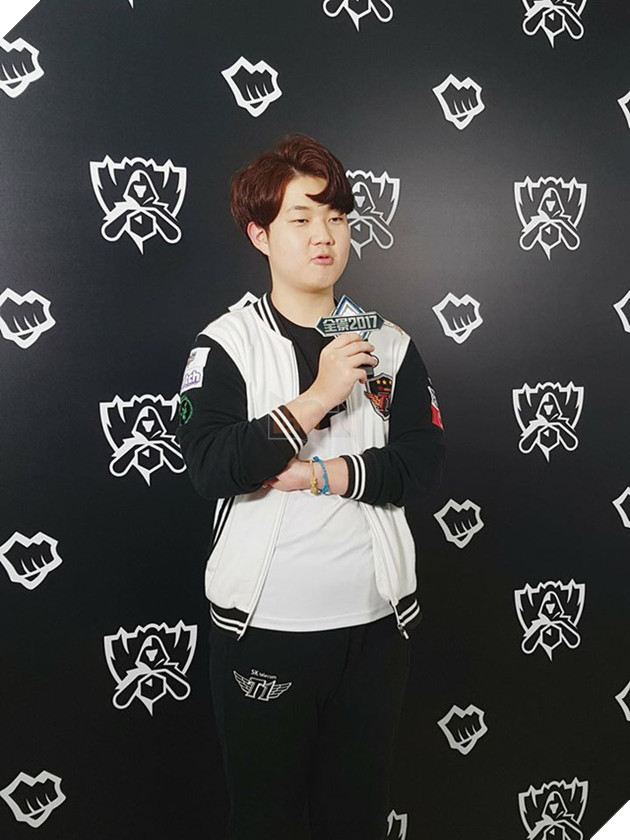 Huni bất ngờ vì khán giả Vũ Hán cổ vũ quá nhiệt tình mặc dù mới chỉ vòng bảng