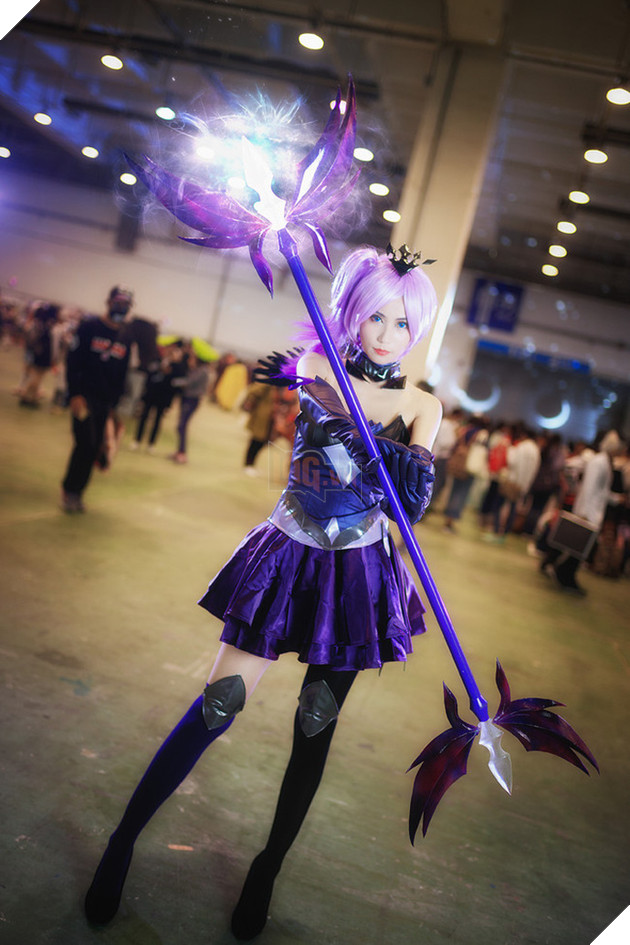 Cosplay Lux Thập Đại Nguyên Tố tuyệt đẹp dành cho fan Liên Minh Huyền Thoại