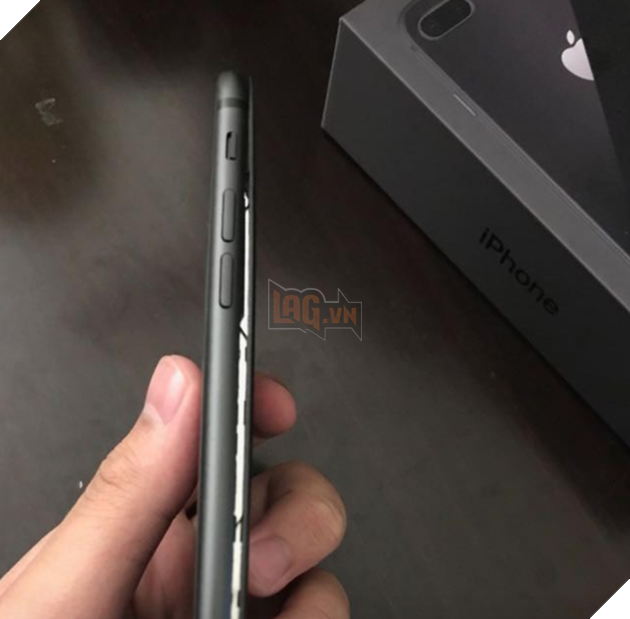 Th&#234;m nhiều chiếc iPhone 8 bị phồng pin, người d&#249;ng đang hết sức lo lắng - Ảnh 3.