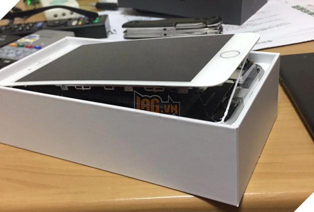 Th&#234;m nhiều chiếc iPhone 8 bị phồng pin, người d&#249;ng đang hết sức lo lắng - Ảnh 3.