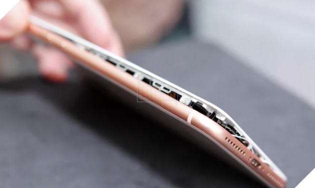 Th&#234;m nhiều chiếc iPhone 8 bị phồng pin, người d&#249;ng đang hết sức lo lắng - Ảnh 3.