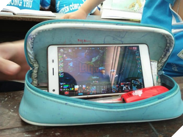 
Vẫn là chiếc túi thần kỳ hộp bút
