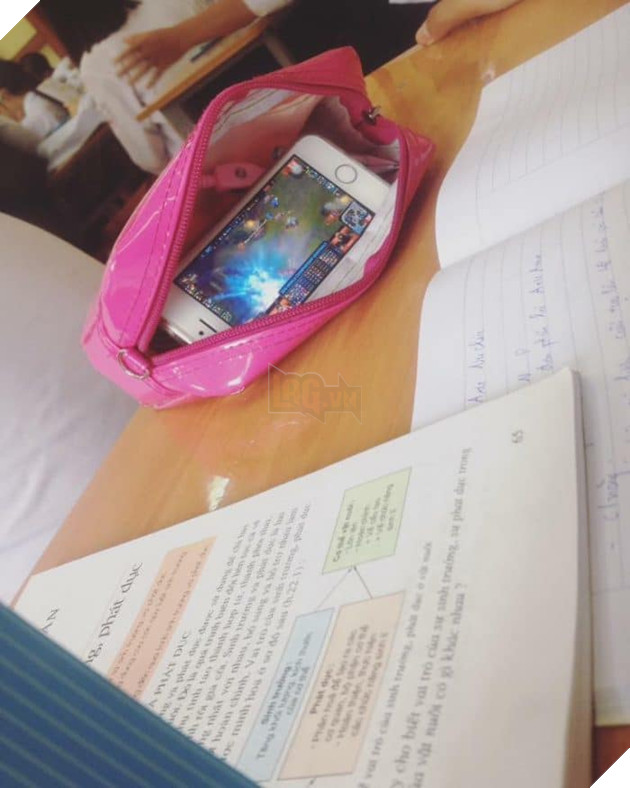 Sẽ thế nào nếu bạn muốn cổ vũ cho GIGABYTE Marines nhưng vẫn còn là học sinh phải ngồi trên ghế nhà trường