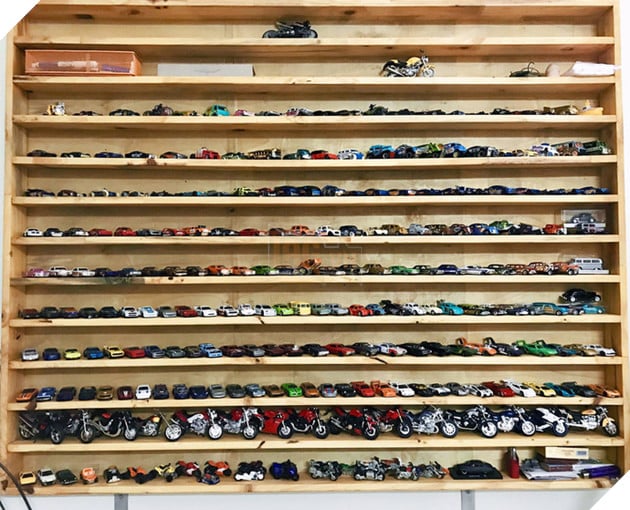 
Bộ sưu tầm mô hình xe cực chất với đủ loại ô tô, xe máy khác nhau.
