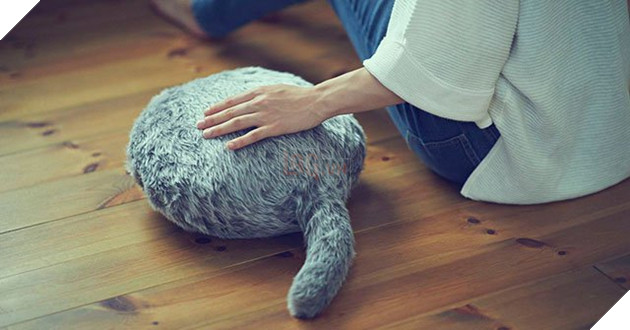 Gối ôm biết ngoe nguẩy đuôi giống như mèo - Ảnh 3.