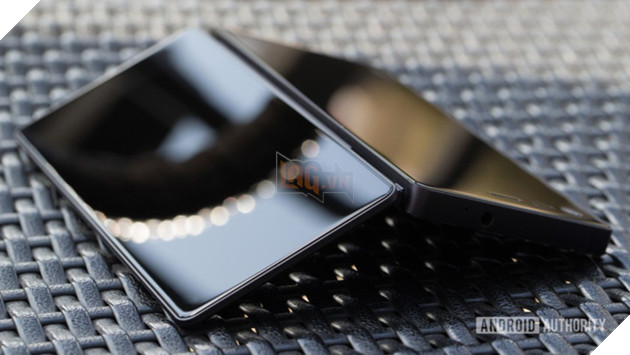 ZTE Axon M - Điện thoại gập đầu tiên trên thế giới sẽ ra mắt vào 17/10