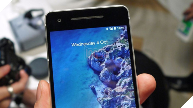 Google Pixel 2 không có chế độ 2 SIM dù có thêm eSIM