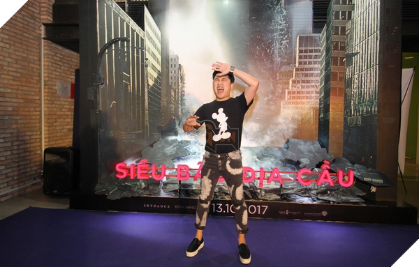 Don Nguyễn nhí nhảnh thể hiện sự hoảng hốt trước Siêu Bão