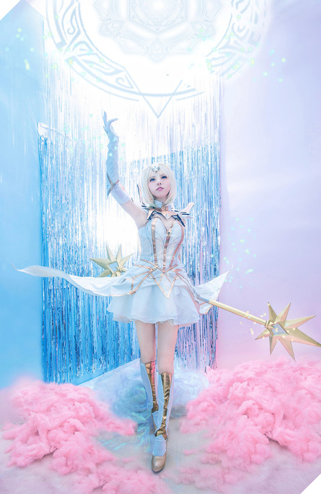Xao xuyến với cosplay Lux Thập Đại Nguyên Tố cực đáng yêu trong Liên Minh Huyền Thoại 3
