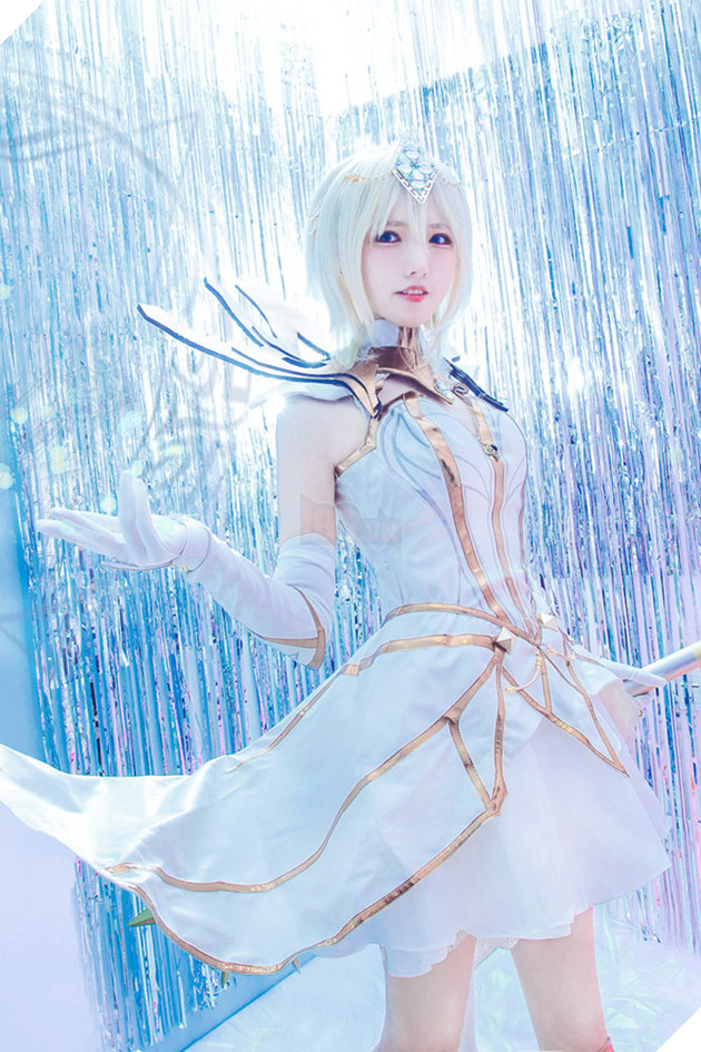 Xao xuyến với cosplay Lux Thập Đại Nguyên Tố cực đáng yêu trong Liên Minh Huyền Thoại 5