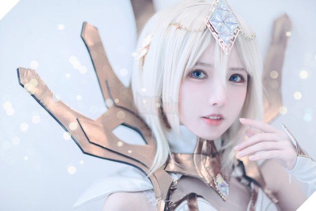 Xao xuyến với cosplay Lux Thập Đại Nguyên Tố cực đáng yêu trong Liên Minh Huyền Thoại 7