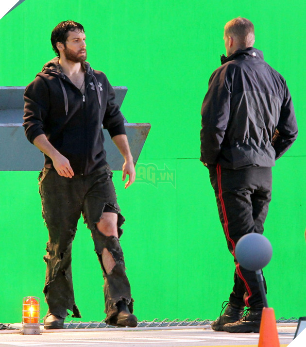 
Henry Cavill trên phim trường
