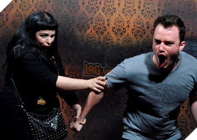 1001 biểu cảm xấu phát hờn của những người đã nhát gan còn thích đi nhà ma - Ảnh 3.