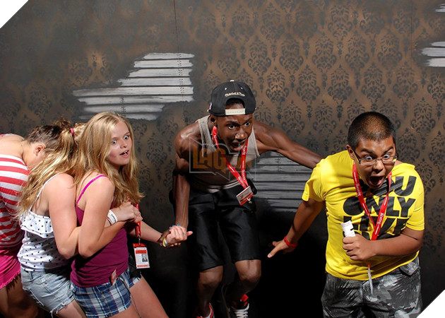 1001 biểu cảm xấu phát hờn của những người đã nhát gan còn thích đi nhà ma - Ảnh 7.