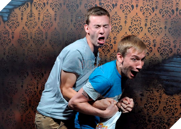 1001 biểu cảm xấu phát hờn của những người đã nhát gan còn thích đi nhà ma - Ảnh 11.